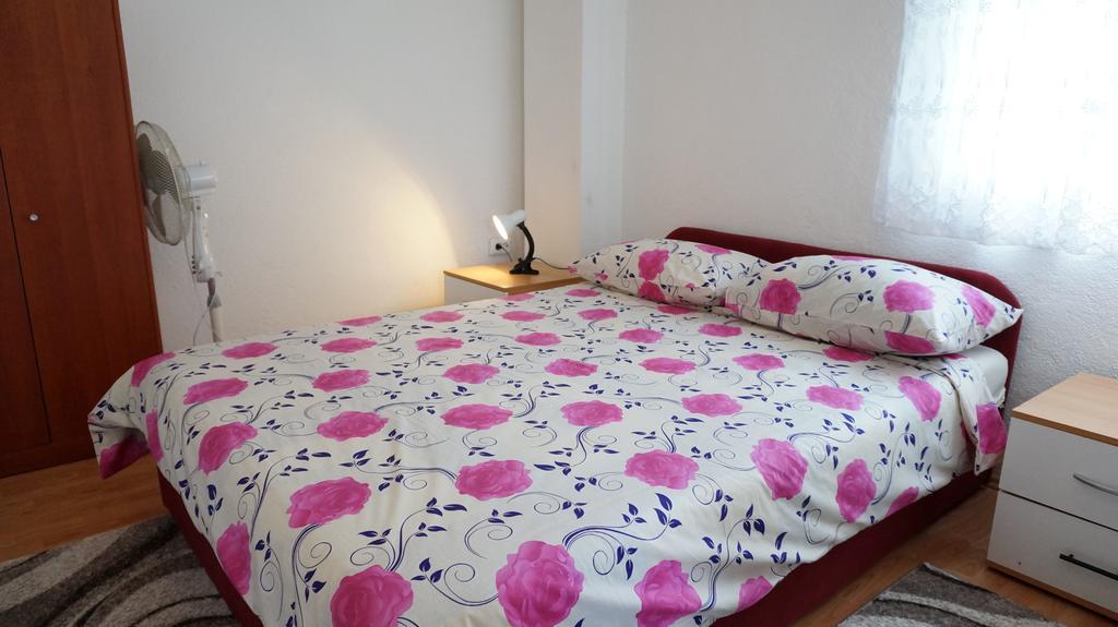 Apartments Red Rose Нін Екстер'єр фото