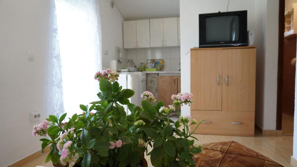 Apartments Red Rose Нін Екстер'єр фото