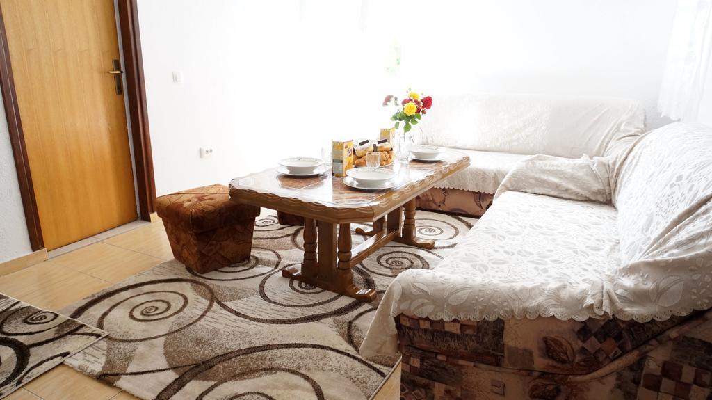 Apartments Red Rose Нін Екстер'єр фото
