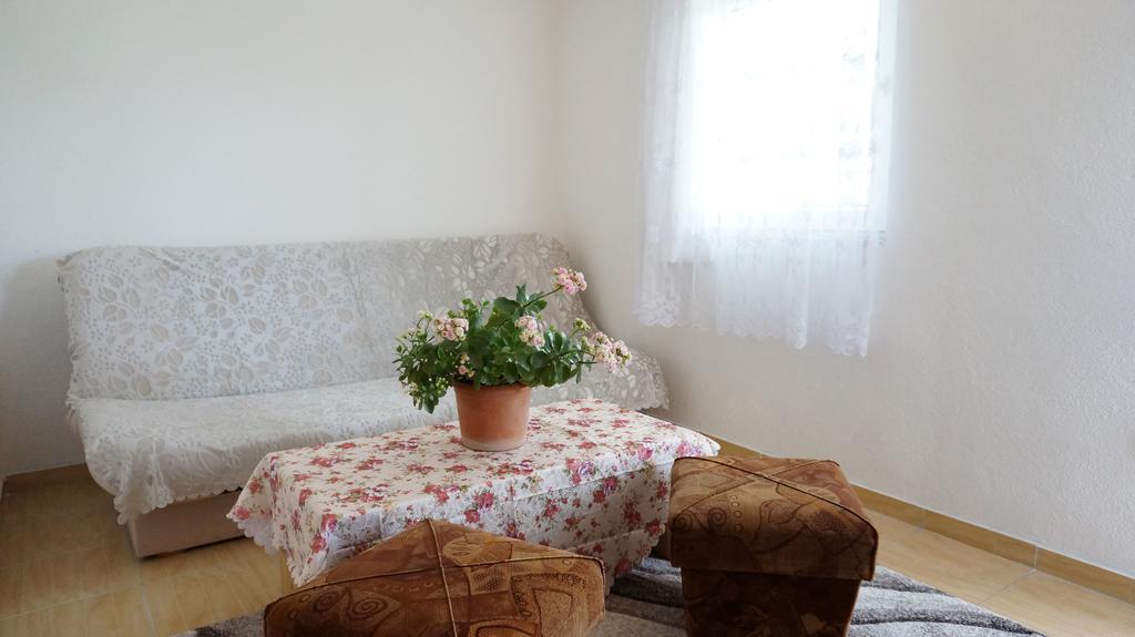 Apartments Red Rose Нін Екстер'єр фото